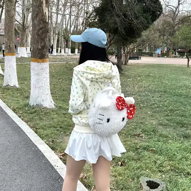 美丽衣橱 韩系甜美碎花连帽宽松小个子卫衣 女款 米白色