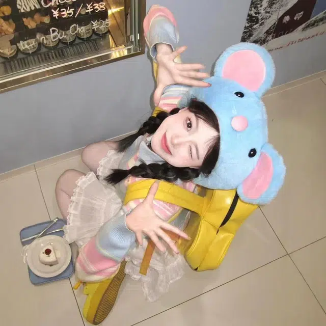 祎步康 卡通可爱小蓝鼠立耳玩偶帽子拍照毛绒超萌柔软显脸小 涤纶 绒线帽 女款