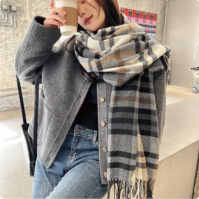祎步康 秋冬必备中长款加厚舒适柔软韩潮甜美保暖格子设计 聚酯纤维 绒线围巾 男女同款情侣款