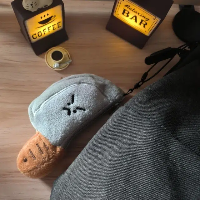 祎步康 创意搞怪小刀耳机包迷你收纳包玩偶挂饰钥匙扣 毛绒 挂件 男女同款情侣款