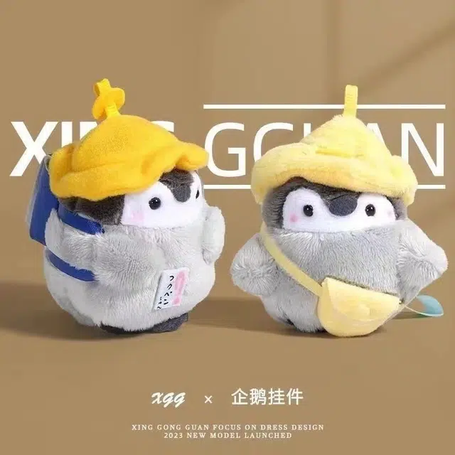 祎步康 旅游小企鹅 日系可爱玩偶背包钥匙扣能量书公仔挂饰 毛绒 挂件 男女同款情侣款