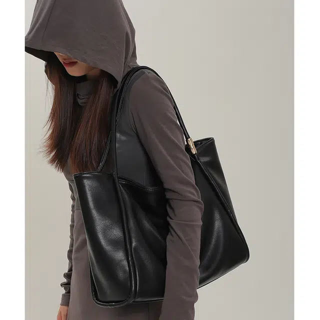 safiya Tote