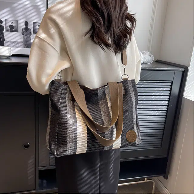 safiya Tote