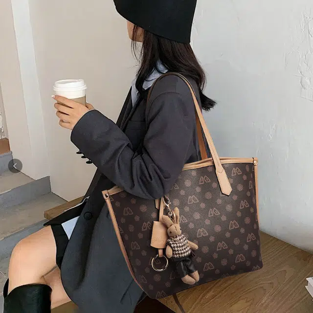 safiya PVCPU Tote