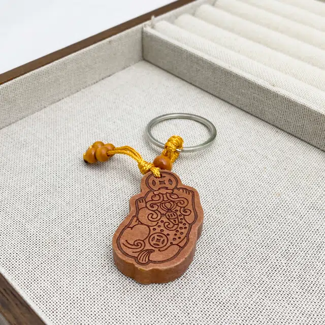 弘浪 新中式雕刻招财进宝木雕随身小配件国潮复古民族风 招财纳福 诸事顺遂 森系百搭小众高级感#好运  桃木 挂件 男女同款情侣款