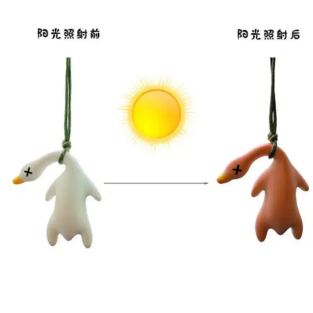 【好热鸭！】 弘浪 紫外线变色大白鸭趣味搞怪紫外线烤鸭创意可爱百搭小书包可爱创意独特个性趣味时尚 亚力克 挂件 男女同款情侣款