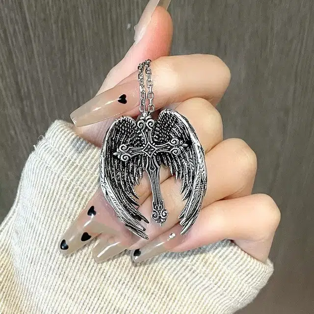 弘浪 【恶魔之翼】轻奢小众设计复古暗黑风十字架高级感轻奢银饰个性潮酷时尚复古街头潮流高级设计好运 钛钢 项链 男女同款情侣款