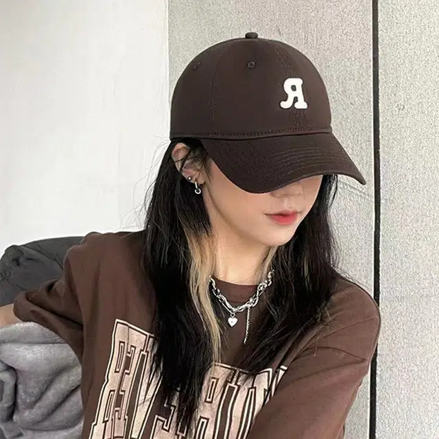 R