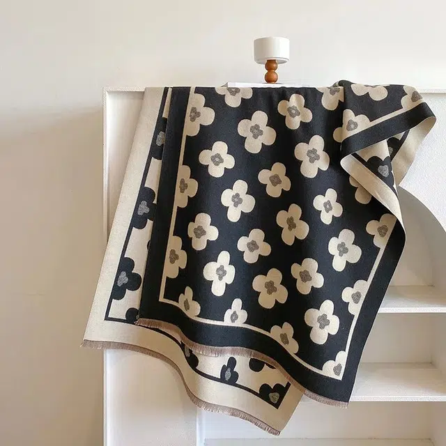 优幽兰 时尚轻奢风高级感 仿羊绒 绒线围巾 女款