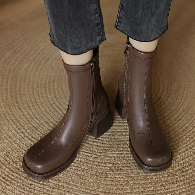 时尚复古小众弹力厚底方头漆皮粗跟显瘦 短靴 女款