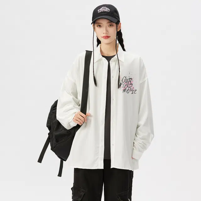 加菲猫家族 简约时尚纯色基础款泼墨字母印花个性潮牌街头美式痞帅宽松舒适透气柔软日常通勤休闲百搭翻领长袖衬衫 男女同款