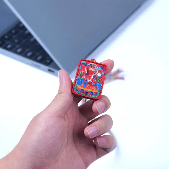 梵澜 彩绘浮雕唐卡无事牌吊坠挂件 生肖牛虎虚空藏尊者本命年守护神项坠锁骨链首饰 再造辰砂朱砂 玉石项链 男女同款情侣款 礼盒装