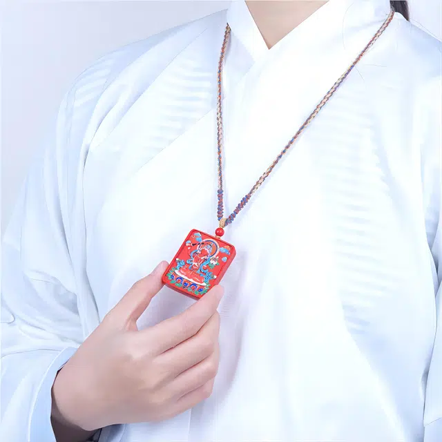 梵澜 彩绘浮雕唐卡无事牌吊坠挂件 生肖兔文殊尊者本命年守护神项坠锁骨链首饰 再造辰砂朱砂 玉石项链 男女同款情侣款 礼盒装