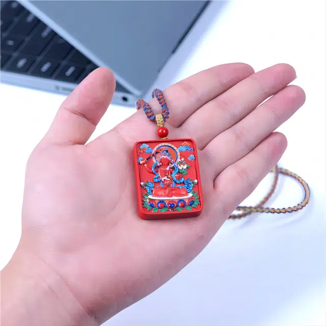 梵澜 彩绘浮雕唐卡无事牌吊坠挂件 生肖兔文殊尊者本命年守护神项坠锁骨链首饰 再造辰砂朱砂 玉石项链 男女同款情侣款 礼盒装