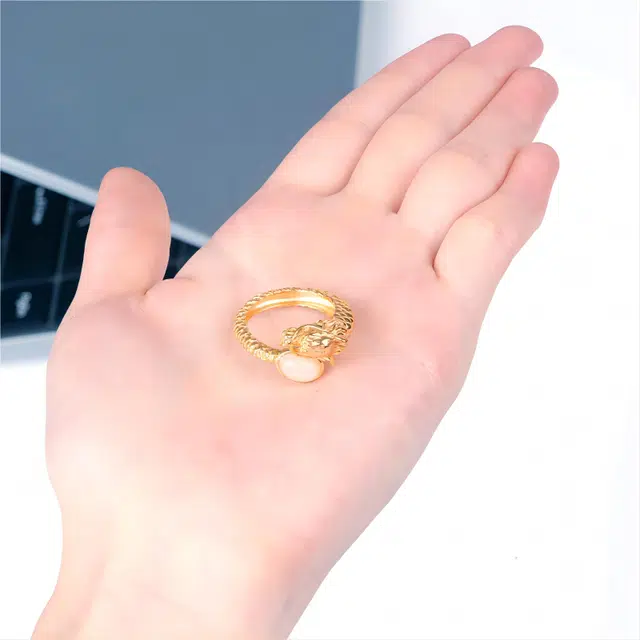 925
