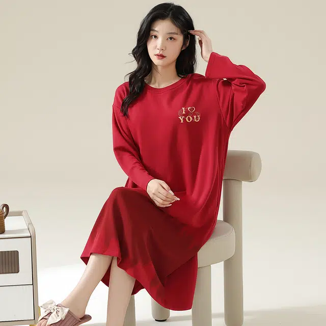 帕兰朵 休闲中长款宽松舒适居家纯色简约个性字母设计带胸垫不跑杯长袖睡衣  家居服套装  情侣款  红色