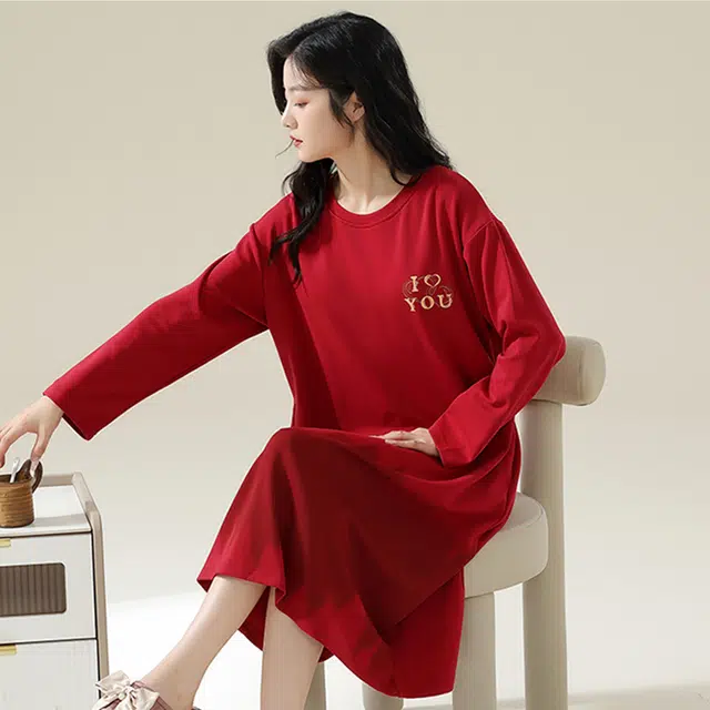 帕兰朵 休闲中长款宽松舒适居家纯色简约个性字母设计带胸垫不跑杯长袖睡衣  家居服套装  情侣款  红色