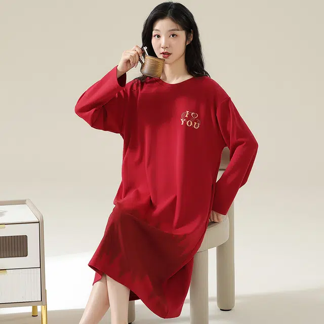 帕兰朵 休闲中长款宽松舒适居家纯色简约个性字母设计带胸垫不跑杯长袖睡衣  家居服套装  情侣款  红色