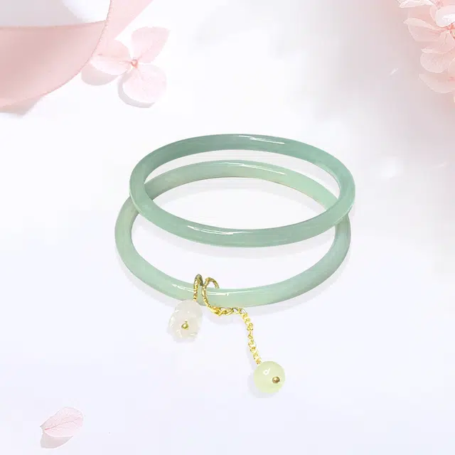 【甄选高品质】 金师傅 铃兰花开绿叮当流苏双圈 一步一响新中式国潮气质简约百搭小清新 小众轻奢设计高级#好运 琉璃 手镯 女款