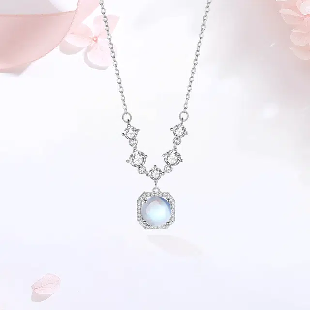 【怦然心动|精选高品质】 金师傅 闪钻小方糖锁骨链 甜蜜梦幻幻彩时尚精致气质优雅清冷感简约百搭 小众轻奢创意 琉璃 项链 女款