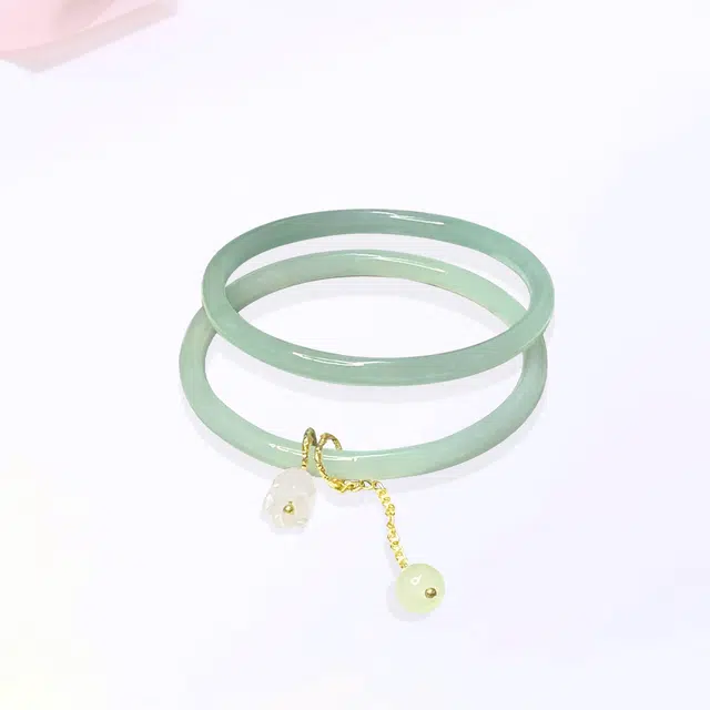 【甄选高品质】 金师傅 铃兰花开绿叮当流苏双圈 一步一响新中式国潮气质简约百搭小清新 小众轻奢设计高级#好运 琉璃 手镯 女款