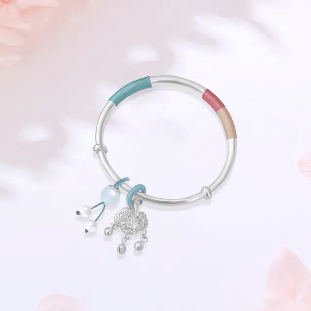 【S999纯银|甄选高品质】 金师傅 素圈平安锁 平安喜乐招财纳福 新中式国潮气质优雅清冷 精致百搭小众轻奢高级#好运 蓝水晶 手镯 女款