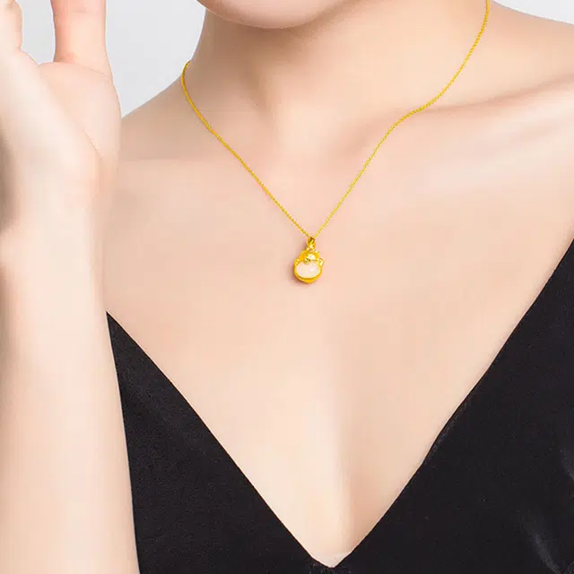 【精选高品质和田玉】买一赠一金片 金师傅 招财猫纳福吊坠 财源滚滚新中式国潮复古气质可爱萌趣百搭#好运小众轻奢高级 项链 青白玉 女款