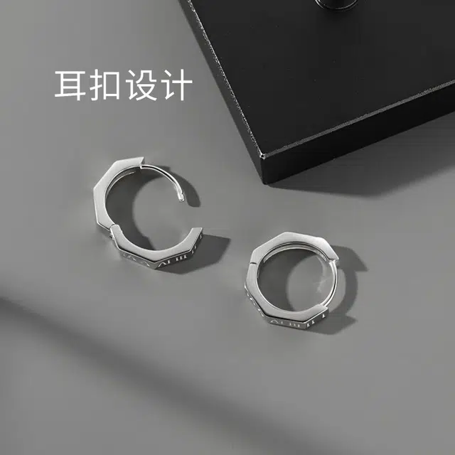 925