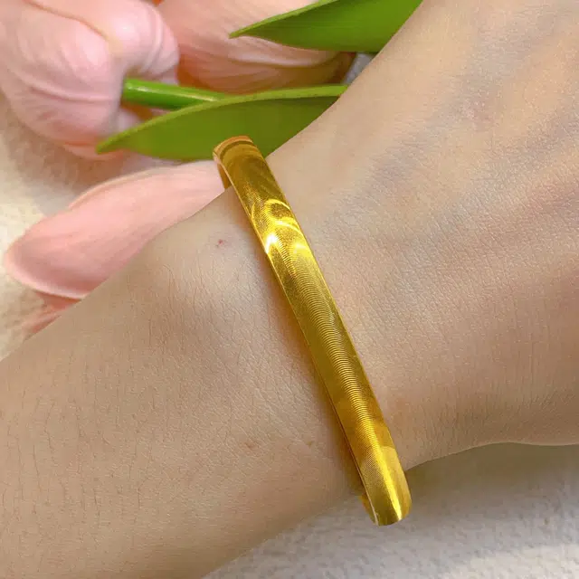 倾爱 素圈镯 时尚简约 足金 按克计价 黄金手镯 女款