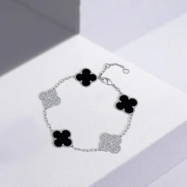 尚银福 熊猫四叶草 小众设计精致轻奢温柔大气高级感 森系可爱小清新四叶草 合金 手链 女款