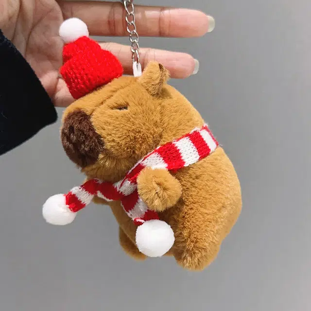 尚银福 陪伴治愈卡皮巴拉 搞怪趣味卡通呆萌可爱水豚鼠书包挂饰 合金毛绒织物 挂件 男女同款情侣款