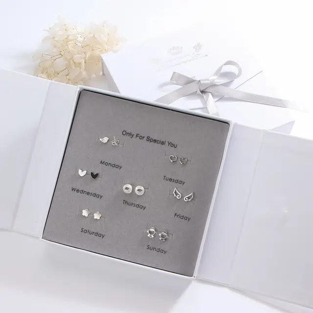 尚银福 一周七天耳饰 森系小清新小巧精致时尚百搭耳饰品 四叶草莫比乌斯环爱心翅膀鲸鱼小鸟枝叶元素 合金 耳钉 女款