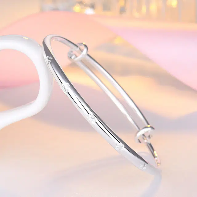 尚银福 幸运四叶草 森系优雅气质小清新甜美可爱刻印花卉光面素圈日常推拉可调节 合金 手镯 男女同款情侣款