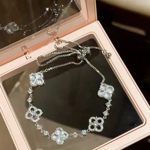 尚银福 浪漫四叶草 幸运草甜美可爱森系轻奢气质精致文艺小清新少女感 简约时尚日常休闲通勤创意百搭手饰 合金 手链 女款