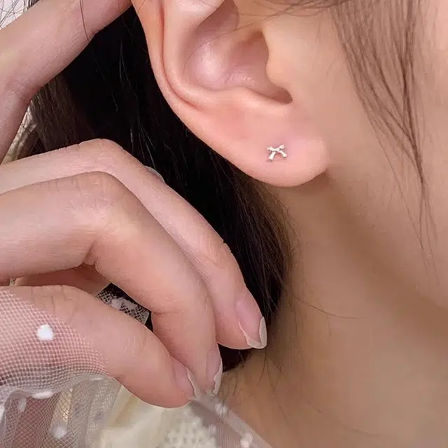 尚银福 蝴蝶结 小众设计简约时尚经典百搭轻奢精致高级感防过敏养耳洞套装 好运 合金 耳钉 女款