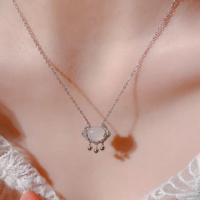 尚银福 经典温婉祥云平安锁 新中式复古国风高级感轻奢学生日常小众设计 精致简约时尚气质优雅百搭公主风锁骨链 白玉菩提 项链 女款