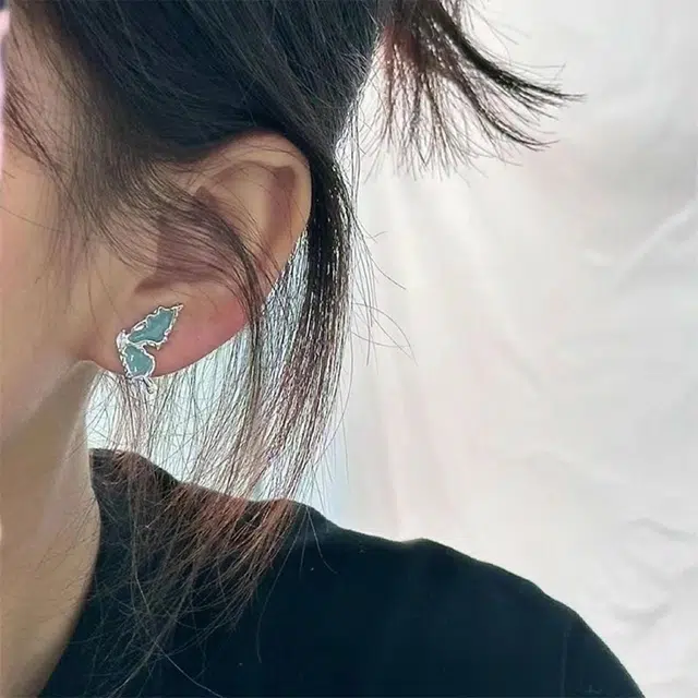 尚银福 雾霾蓝蝴蝶 法式氛围感温柔唯美梦幻仙气甜酷辣妹不对称灵动翩翩蝶舞简约轻奢无耳洞耳饰 合金 耳夹 女款