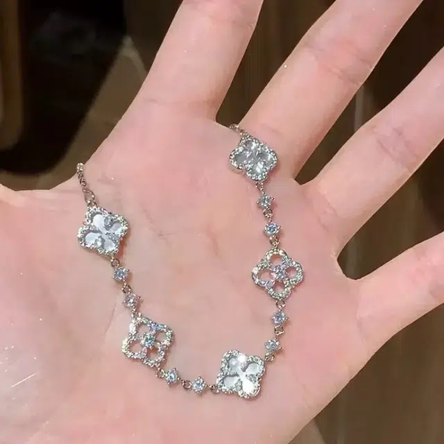 尚银福 浪漫四叶草 幸运草甜美可爱森系轻奢气质精致文艺小清新少女感 简约时尚日常休闲通勤创意百搭手饰 合金 手链 女款