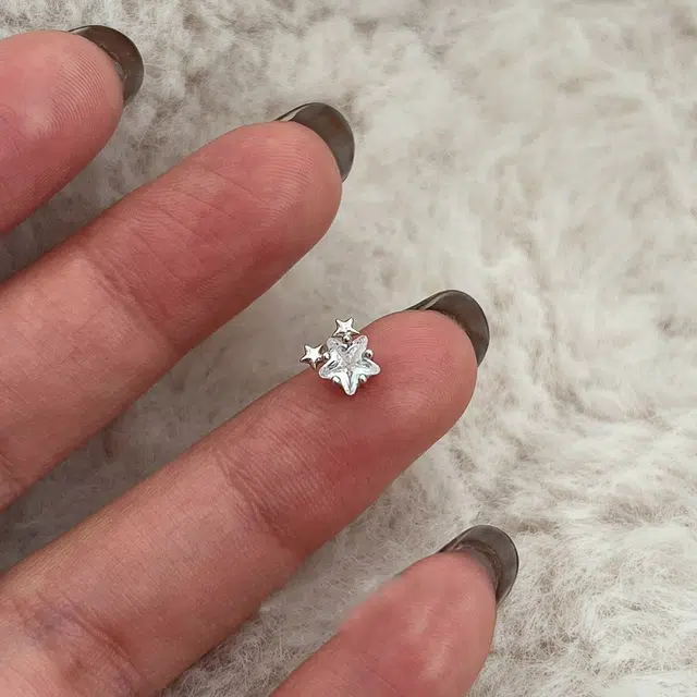 尚银福 灵动闪耀璀璨满天星 时尚优雅甜美气质轻奢高级感 甜美可爱星星简约小众创意设计星芒流苏百搭公主风 合金 耳钉 女款