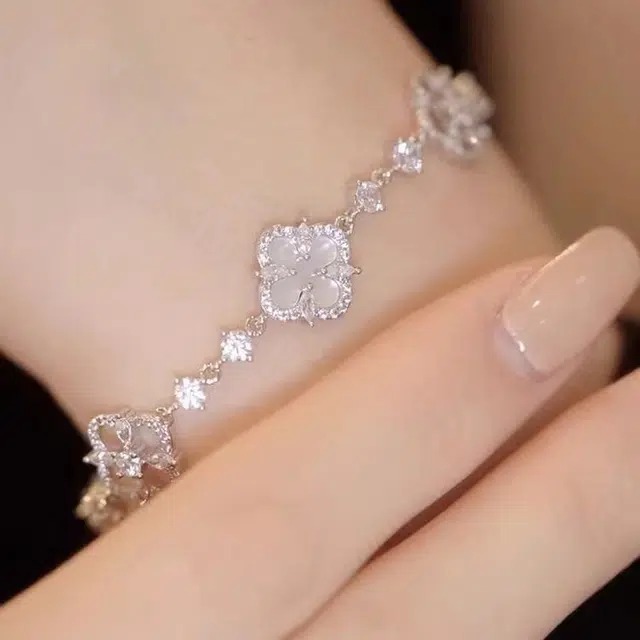 尚银福 浪漫四叶草系列 时尚优雅气质轻奢高级感 森系小清新 国潮新中式小众创意设计经典 荆棘幸运草 合金 手链 男女同款情侣款