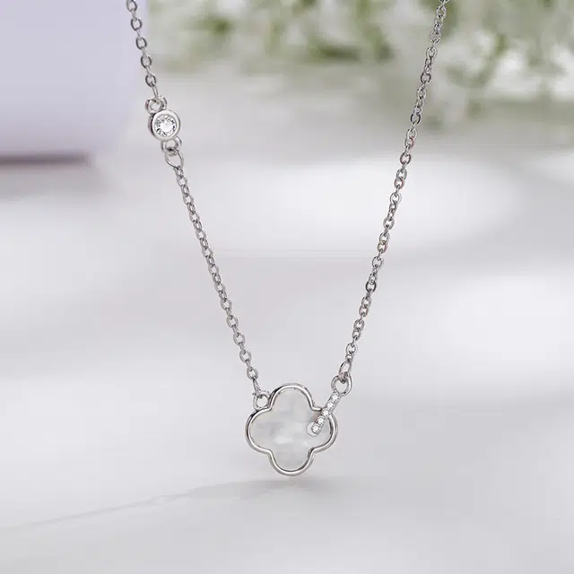 尚银福 幸运四叶草 百搭简约小众设计气质轻奢高级感时尚通勤甜蜜饰爱 合金 项链 女款