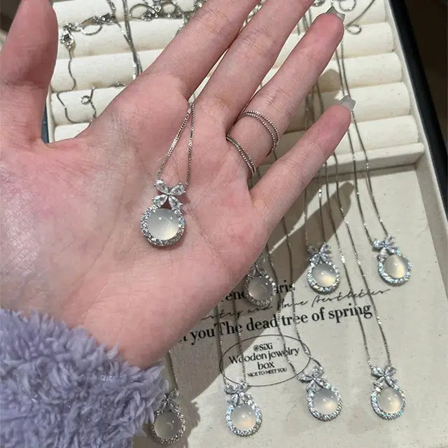 尚银福 樱桃蝴蝶 在逃公主新中式表白甜蜜精致轻奢复古国风气白月光在逃公主锁骨链 好运 合金 项链 女款