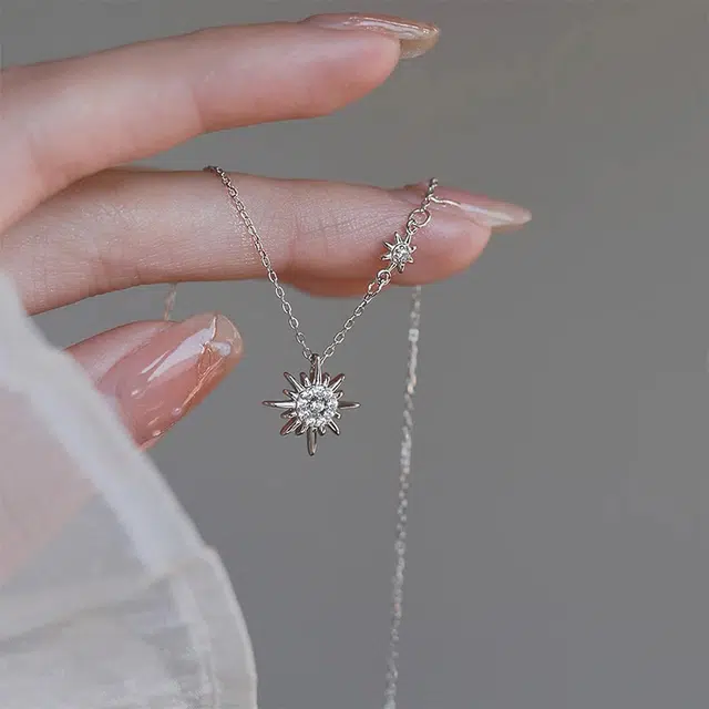 尚银福 太阳花星芒系列 轻奢气质镶锆六芒星吊坠小众高级感设计项饰 学生 日常百搭可调节锁骨链手链套装 合金 项链 女款