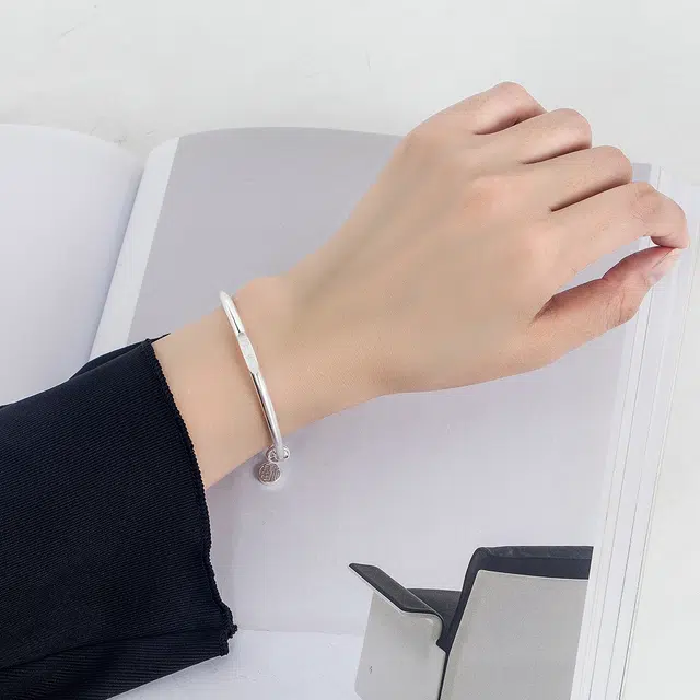 尚银福 平安福牌 冷淡风小众高级感 新中式复古简约大方平安喜乐镂空福牌推拉调节手饰 合金 手镯 女款