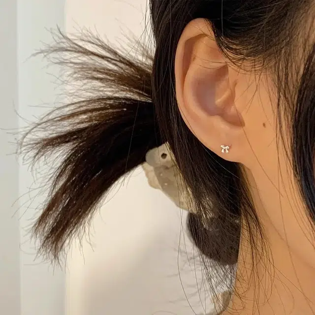 尚银福 蝴蝶结 小众设计简约时尚经典百搭轻奢精致高级感防过敏养耳洞套装 好运 合金 耳钉 女款