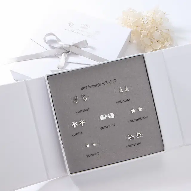 尚银福 一周七天耳饰 森系小清新小巧精致时尚简约气质 三角方形几何设计小猫小羊枫叶单车元素七对套装 合金 耳钉 女款