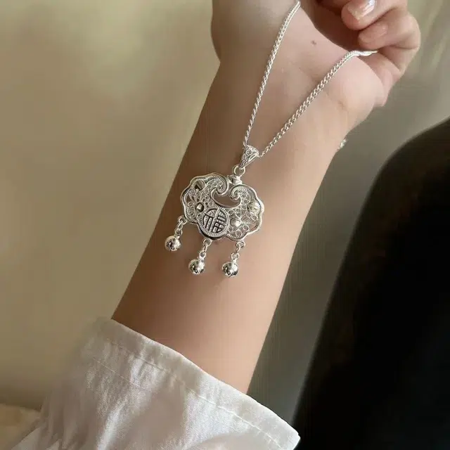 尚银福 平安锁 好运福气铃铛长命锁吊坠 轻奢小众新中式国风简约时尚转运招财百搭锁骨链 合金 项链 男女同款情侣款