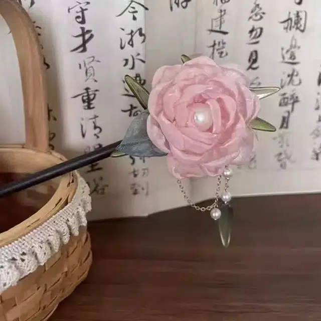 尚银福 浪漫粉玫瑰发饰 汉服旗袍轻奢气质优雅新中式古风甜美玫瑰氛围感 精致小巧仙气温柔日常通勤百搭 木头 发簪 女款