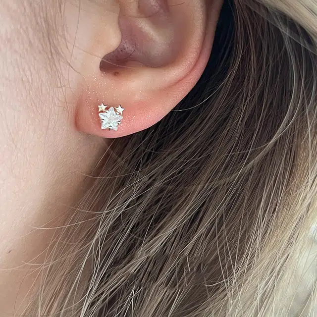 尚银福 灵动闪耀璀璨满天星 时尚优雅甜美气质轻奢高级感 甜美可爱星星简约小众创意设计星芒流苏百搭公主风 合金 耳钉 女款