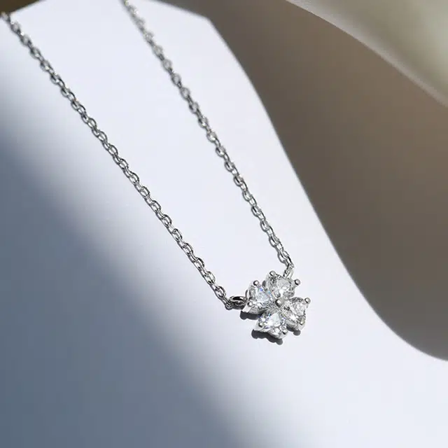 尚银福 闪耀璀璨四叶草 森系小清新时尚优雅气质轻奢高级感 简约小众设计灵动好运百搭小香风锁骨链 合金 项链 女款